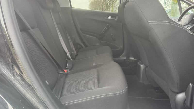 Peugeot 208 : photo 2