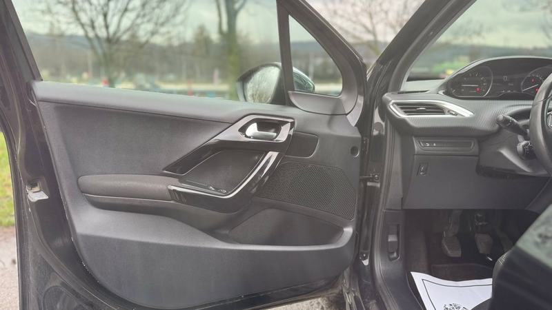 Peugeot 208 : photo 4