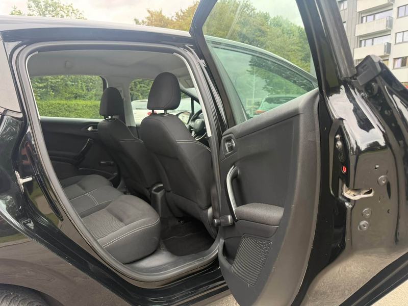 Peugeot 208 : photo 2